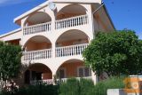 CRNA PUNTA, ZADAR OKOLICA 100m od UREJENE PLAŽE