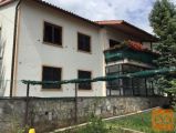 Sežana 400 m do centra Samostojna 280 m2