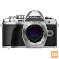 Fotoaparat OLYMPUS OM-D E-M10 III ohišje srebrne barve