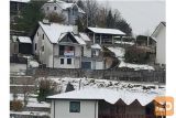 PRODAMO HIŠO Z RAZGIBANIM TLORISOM