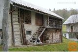 Starejša Hiša Ne Lepi Lokaciji, Potrebna Prenove