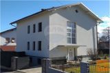 DRUŽINSKA HIŠA OB VZNOŽJU POHORJA