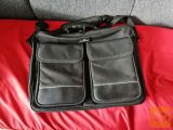 Torba za prenosnike znamke Manhattan za do 43,94 cm (17,3")